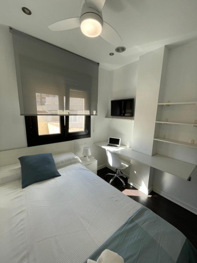 Moderno Apartamento Con Plaza De Garaje En Pleno Centro De Almeria Luaran gambar