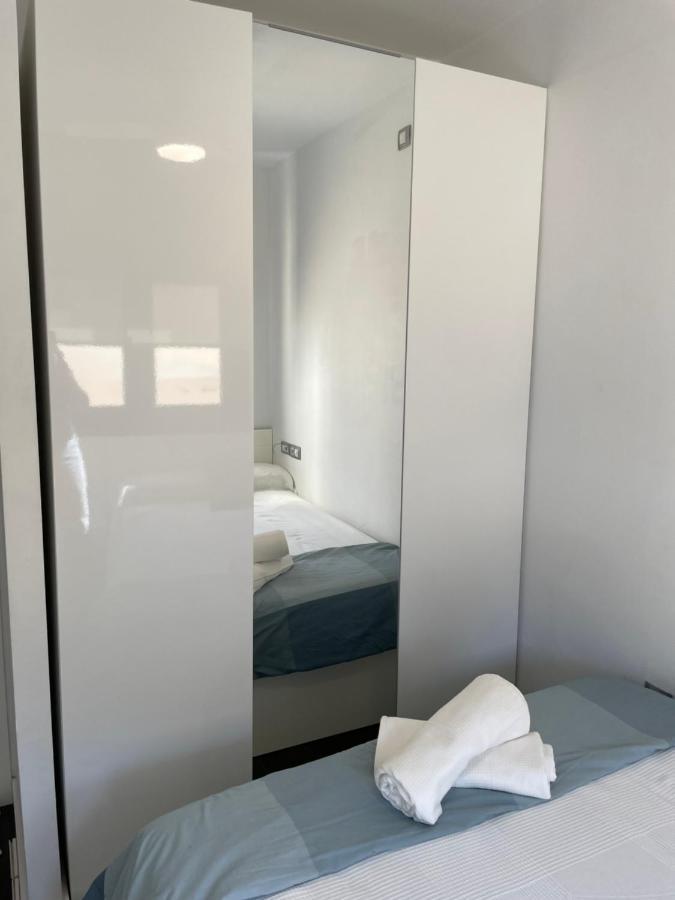 Moderno Apartamento Con Plaza De Garaje En Pleno Centro De Almeria Luaran gambar