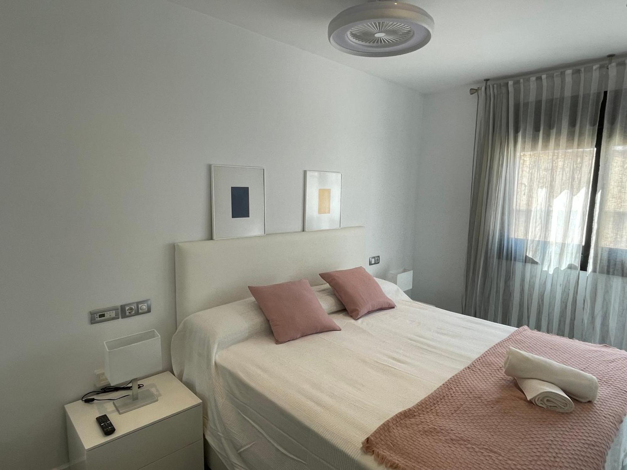 Moderno Apartamento Con Plaza De Garaje En Pleno Centro De Almeria Luaran gambar