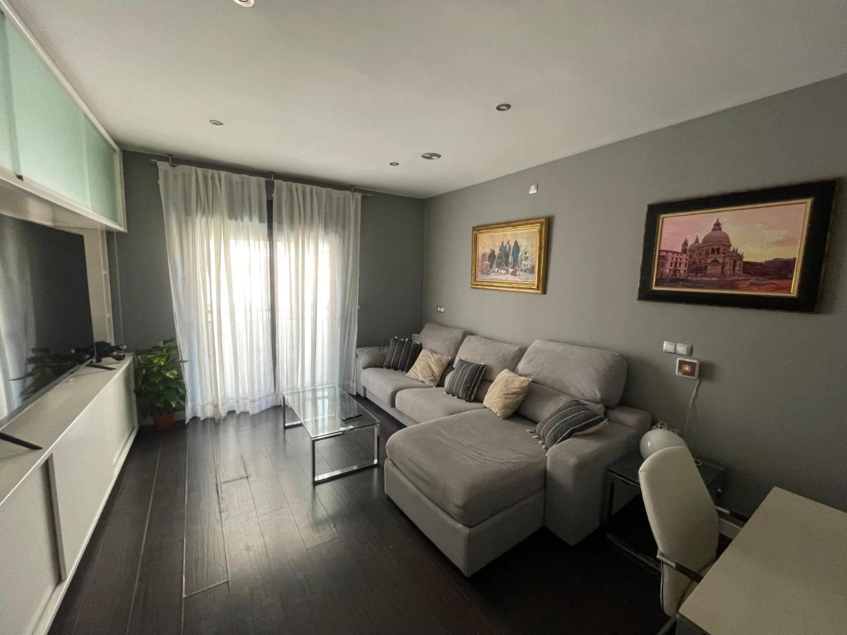 Moderno Apartamento Con Plaza De Garaje En Pleno Centro De Almeria Luaran gambar