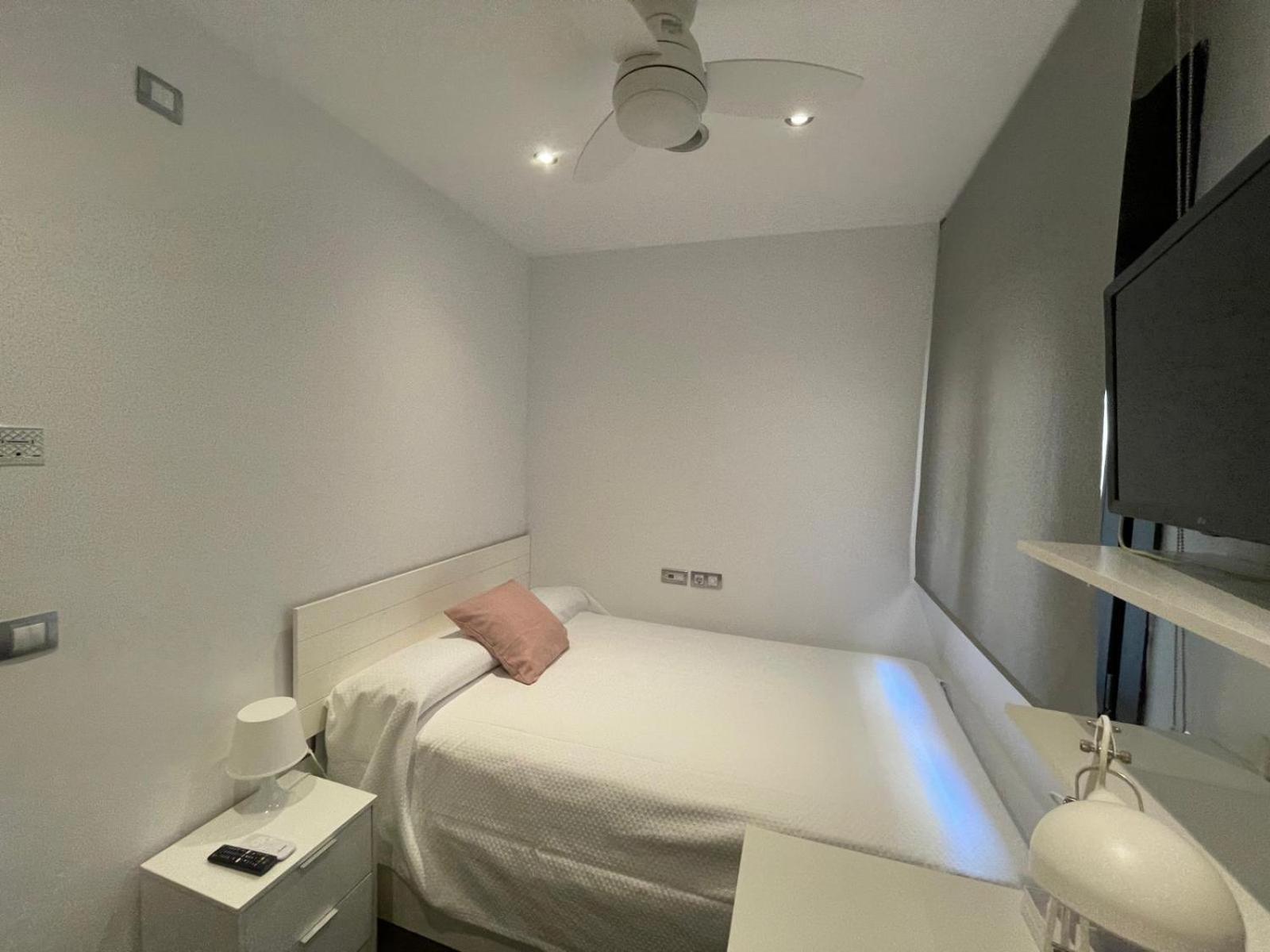 Moderno Apartamento Con Plaza De Garaje En Pleno Centro De Almeria Luaran gambar